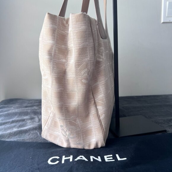 Authentic Chanel Vintage VTG Travel Line Tote in Blush with Dust-bag and Card - Picture 16 of 16